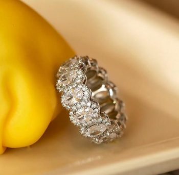 The Perfect Harmony: Selecting a Wedding Band for Your Halo Ring