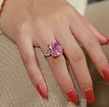 Guide to Buying Engagement Rings: Your Ultimate Companion