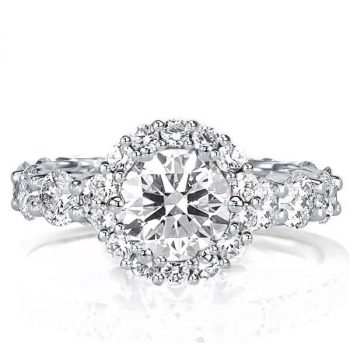 How Do Round Halo Engagement Rings Blend Vintage Charm and Modern Elegance?