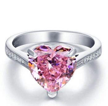 The Allure of the Heart Class Ring: Symbolism and Style