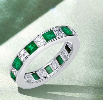 What Hand Does a Wedding Ring Go On? Discover the Meaning and Traditions Behind It