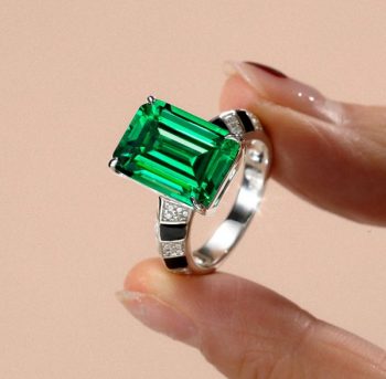 Emerald Cut Emerald Ring: The Epitome of Vintage Grace and Modern Sophistication