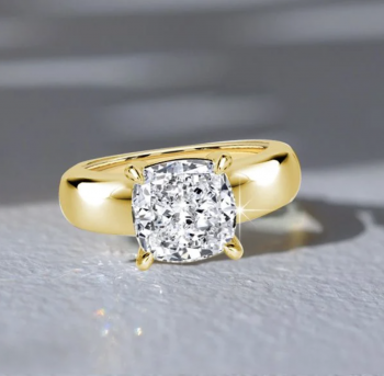 What Does a Middle Finger Ring Mean and How to Choose the Right Style?