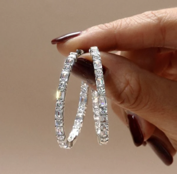 Big Hoop Earrings – A Bold Jewelry Trend Perfect for Mother’s Day Gifts