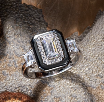 Black Rings VS Blue Rings: Meaning, Style, and Symbolism in Modern Jewelry