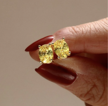 What Do Gold Stud Earrings for Women Symbolize in Modern Fashion?