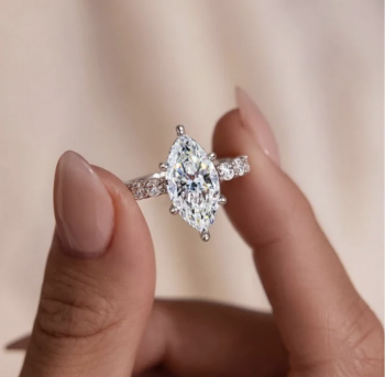 Moissanite vs Diamond Engagement Rings: Which One Is Right for You?